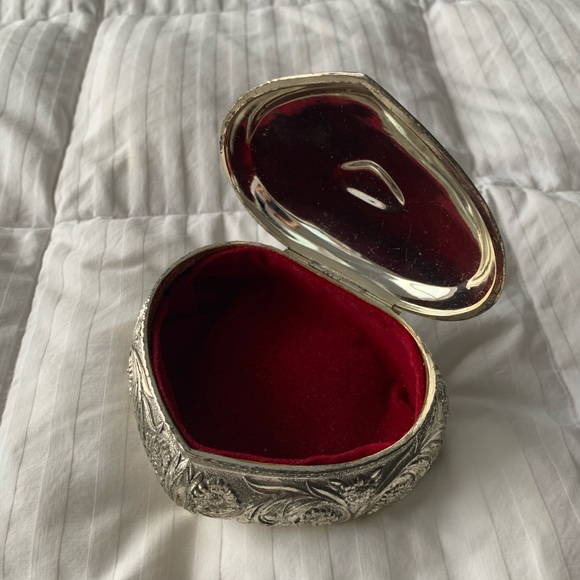 Vintage 1950’s sterling silver heart shaped antique ornate jewelry box - Picture 5 of 5